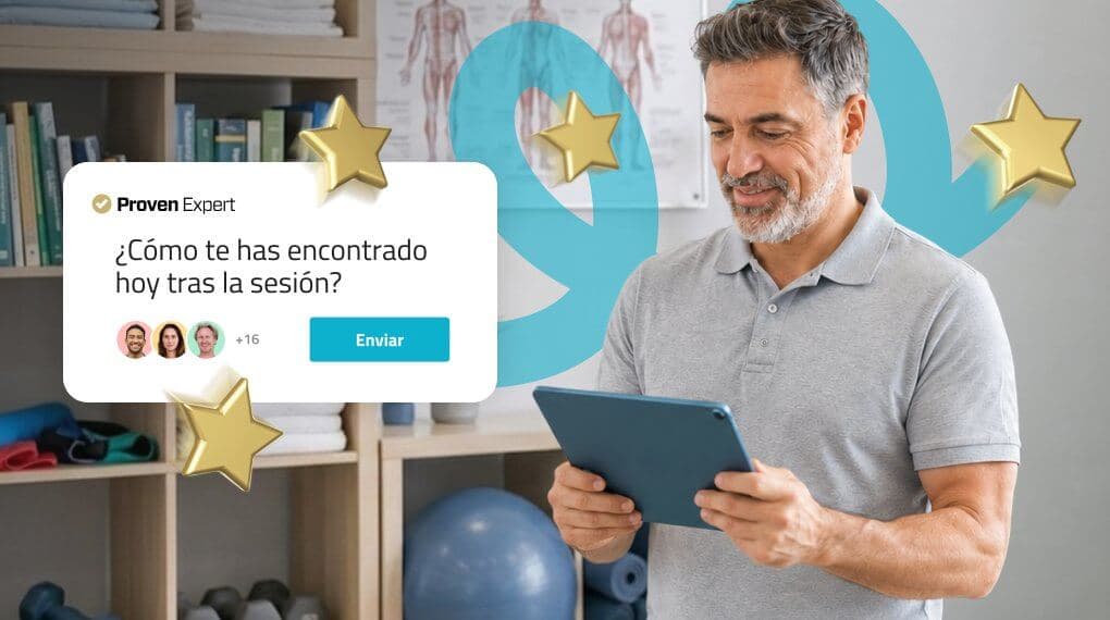 Fisioterapeuta consultando las opiniones de sus pacientes en una tableta